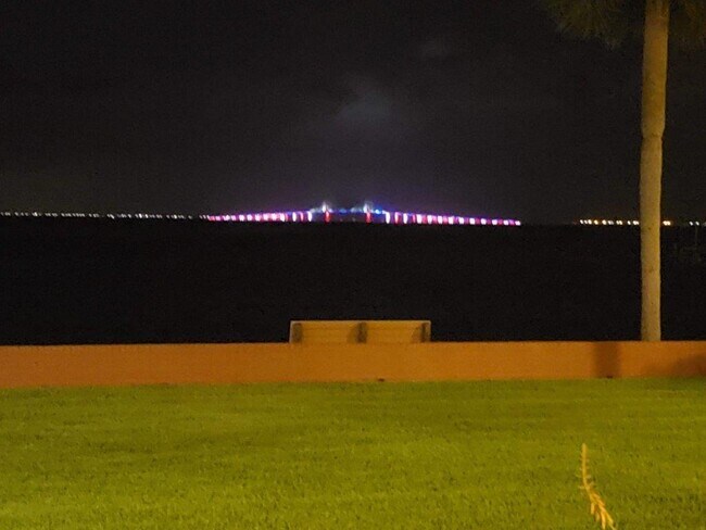 Building Photo - 650 Pinellas Point Dr S