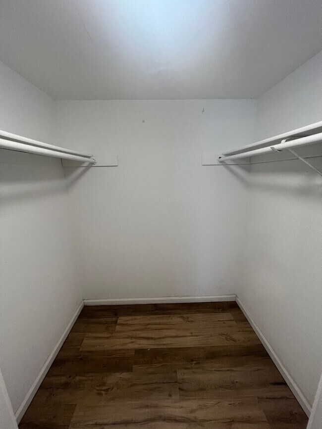 Building Photo - 645-647 W. Country Squire Ct