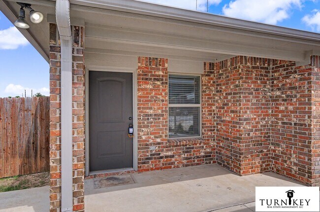 Building Photo - 158-160 Crossbow Ct