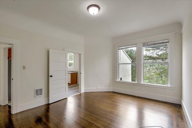 Building Photo - 12th Ave 1340-1342