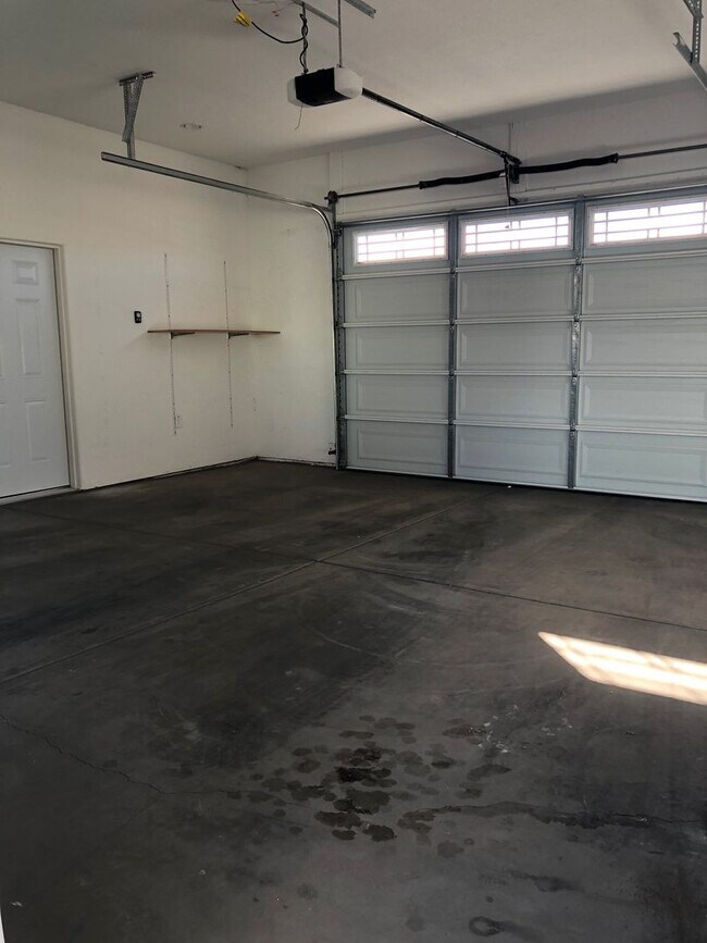 Building Photo - Sunny Three Bedroom in North Prescott Valley