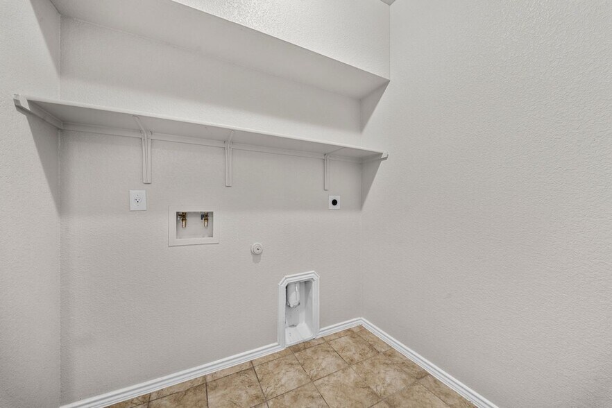 Building Photo - 1602 Gigante Dr
