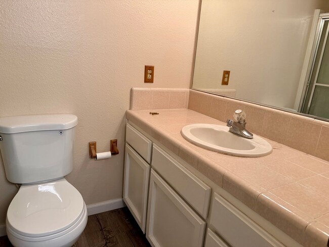 Building Photo - 537 W Escalon Ave