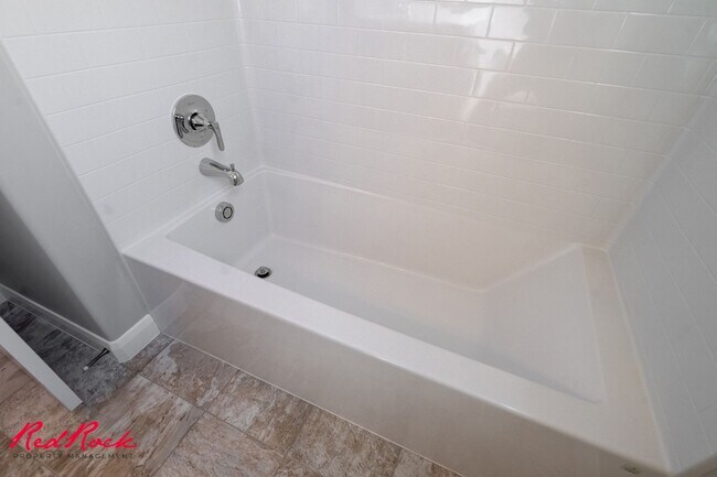 Building Photo - Stunning 4 Bedroom Home with Gorgeous Back...