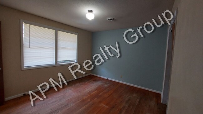 Building Photo - Three bedroom home in Southeast Columbia