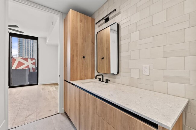 Building Photo - 84 East Ave