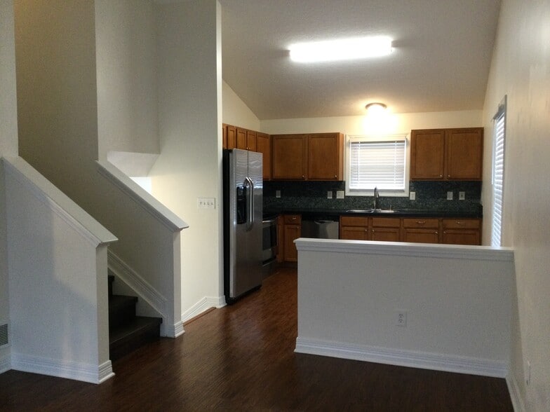 Building Photo - 2083 Shetland St