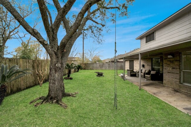 Building Photo - 1024 Glenview Dr