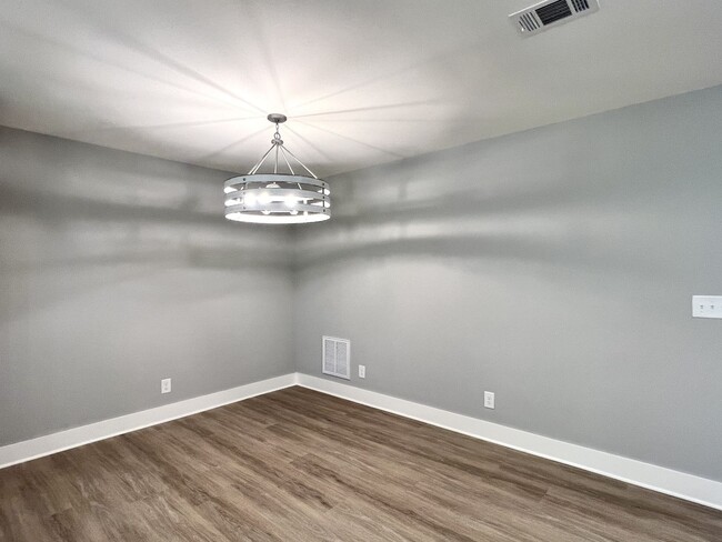 Building Photo - LUXURIOUS TOWNHOME ON THE WEST SIDE OF LEB...