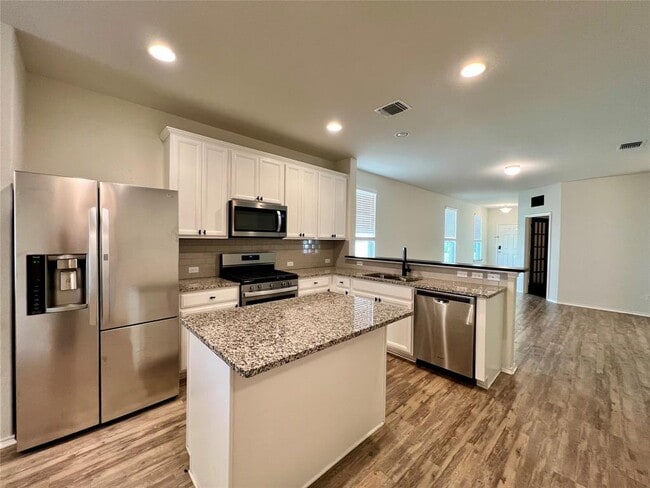 Building Photo - 220 Pepperbark Loop
