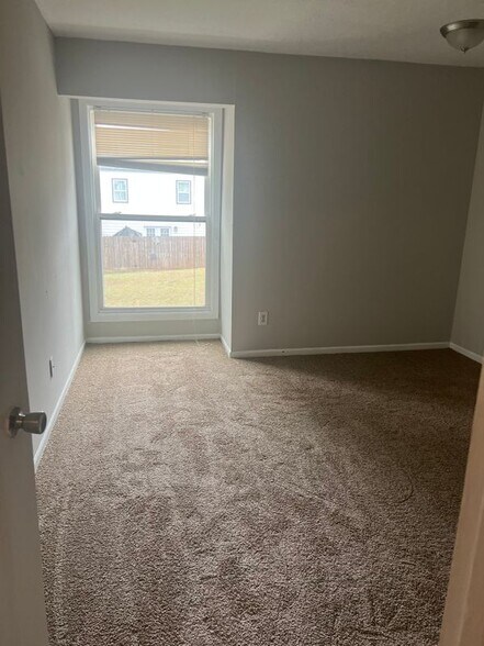 Building Photo - 6067 Regent Manor