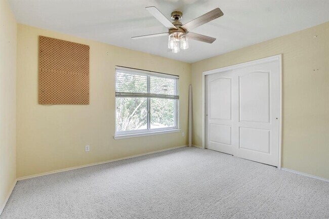Building Photo - 1625 Balsam Way