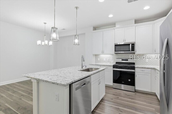 Building Photo - 155 Weekend Ave