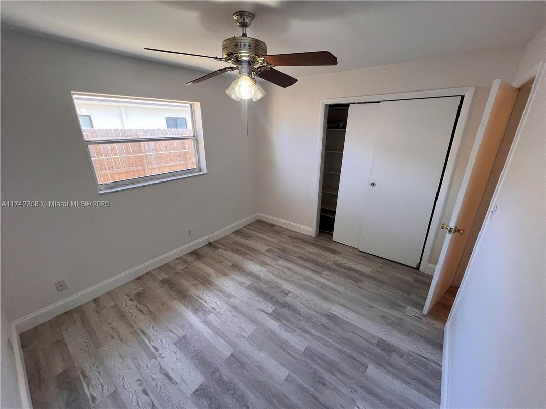 Building Photo - 820 SW 12th Ave