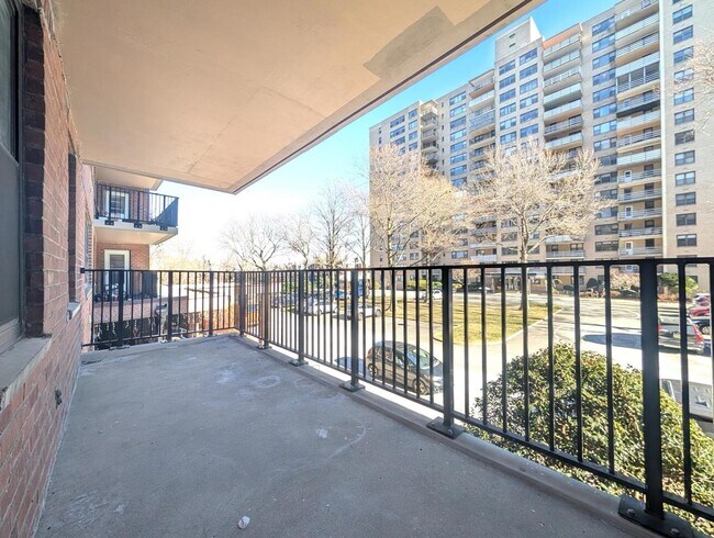 Building Photo - 225 St Pauls Ave