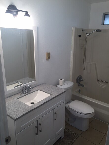 Building Photo - 134 N Willow St