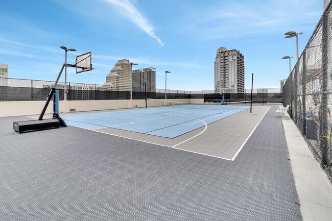 Building Photo - 150 E Robinson St