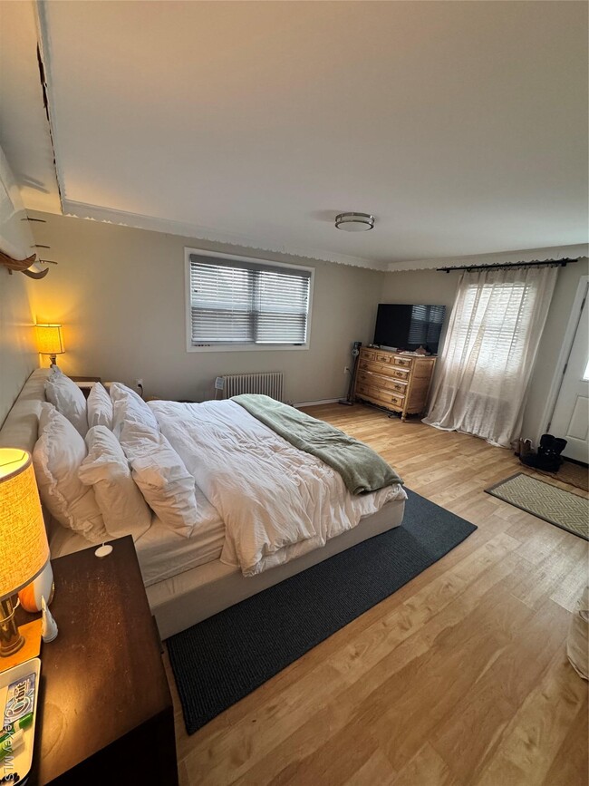 Building Photo - 655 E Walnut St