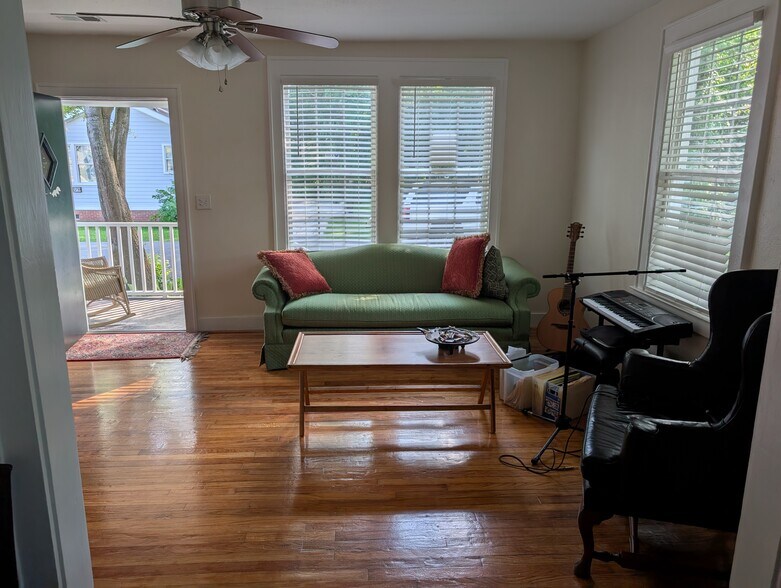 Living room - 3730 Tim St