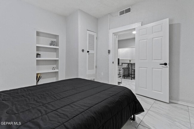 Building Photo - 4012 Tularosa Ave