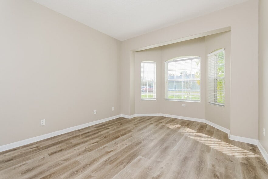 Building Photo - 15321 Sandy Hook Ln