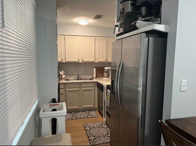 Building Photo - 1212 Doris Ave