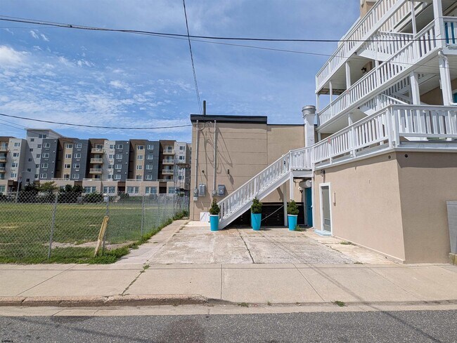 Building Photo - 526 Atlantic Ave