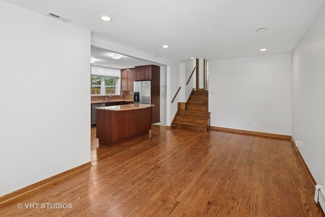Building Photo - 5768 N Lacey Ave