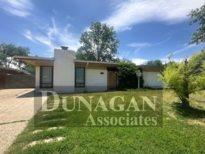 Building Photo - 3 bed 2 bath Country Club Division