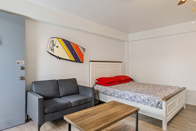 Building Photo - Fully Furnished Studio, 1 Bath. NO parking. Electric water and sewer are included in the rent.