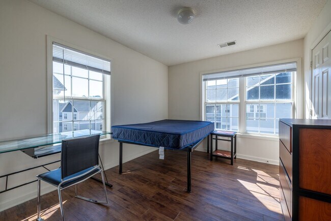 Building Photo - 102-L University Village