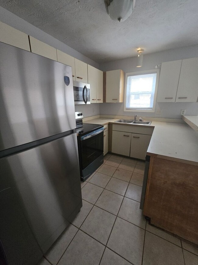 Building Photo - 1006 Wood Creek Dr