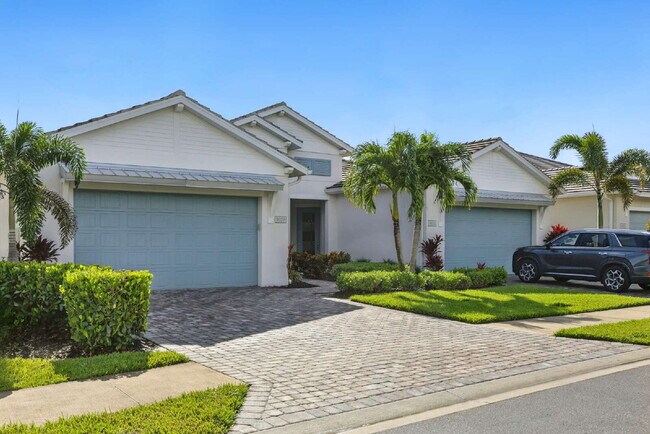 Building Photo - AZURE AT HACIENDA LAKES - 2 bedroom spacio...