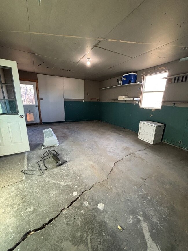 Building Photo - 4 Bedroom with East Gallatin in the backyard