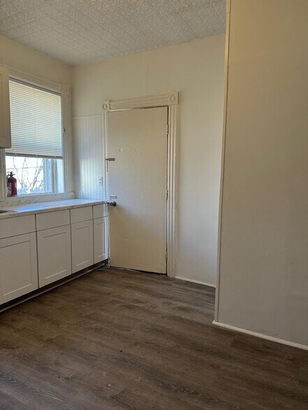 Building Photo - 89 Downs St