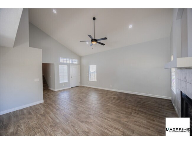 Building Photo - From The Moment You Arrive, This Gorgeous Remodeled 3/2.5 Peoria Home Captivates With Its Sun-Drench