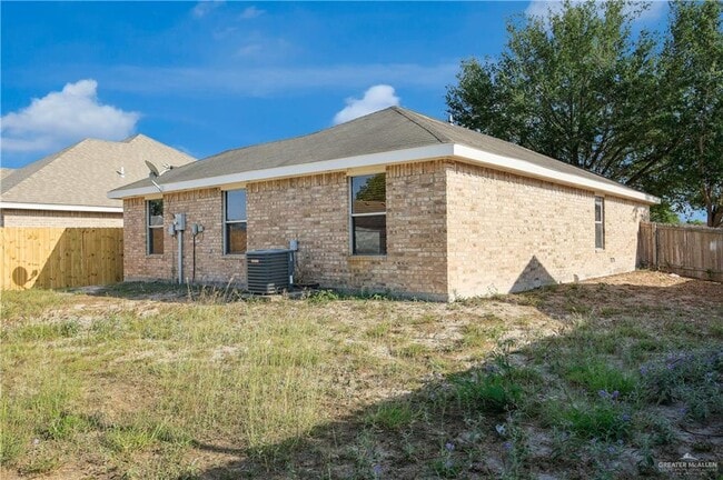 Building Photo - 18 E Laurel St