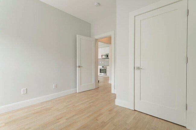 Building Photo - 184 Chiswick Rd