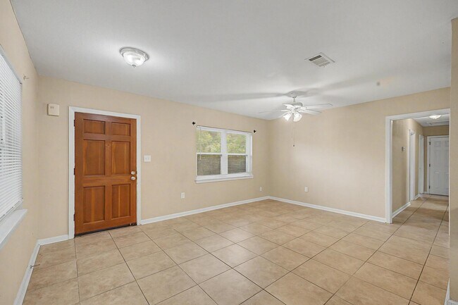 Building Photo - 560 N 72nd Ave