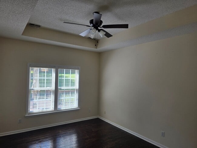 Building Photo - Beautiful Home Just Hit the Market