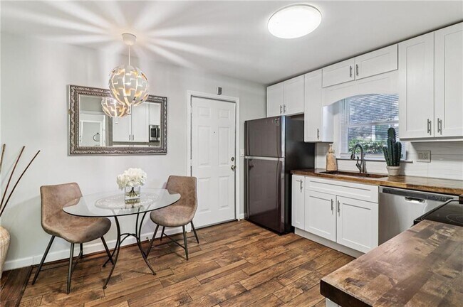 Building Photo - 2897 White Oak Dr