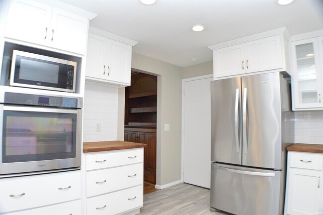 Building Photo - 805 Candlewood Way