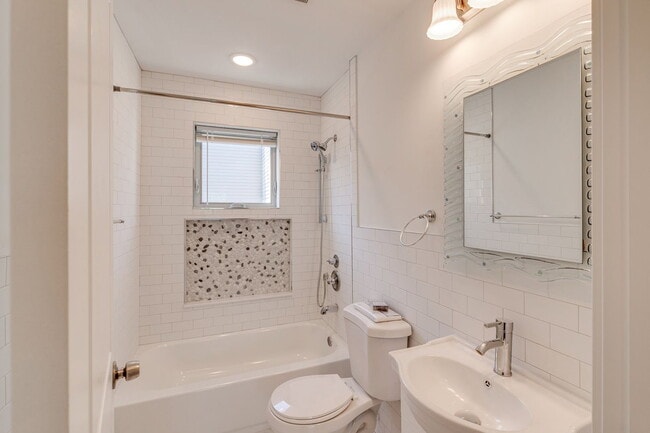 Building Photo - 2636 Annin St