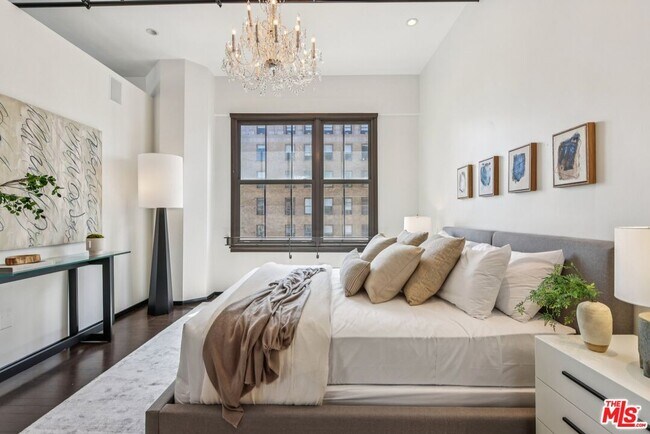 Building Photo - 1645 Vine St