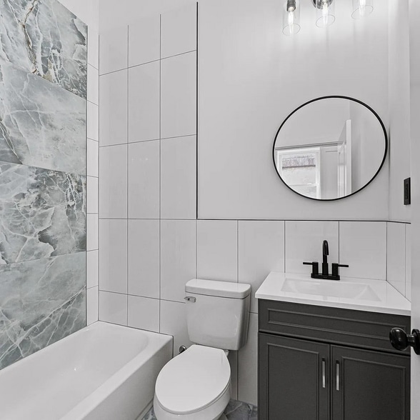 Building Photo - 2331 N Front St