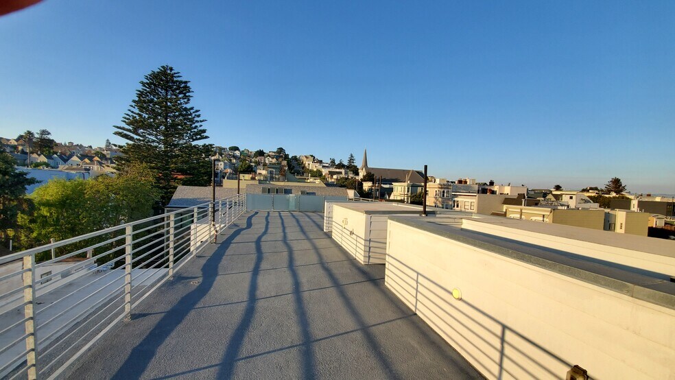 Roof Deck - 3906 24th St