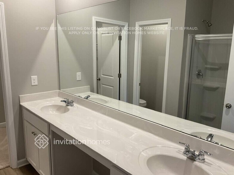 Building Photo - 520 Almere Dr