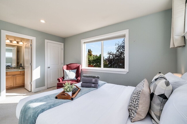 Building Photo - 4224 Francis Ave N