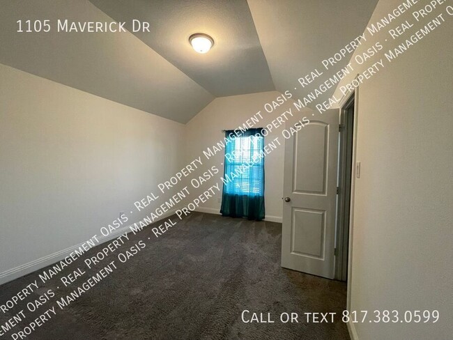 Building Photo - 1105 Maverick Dr