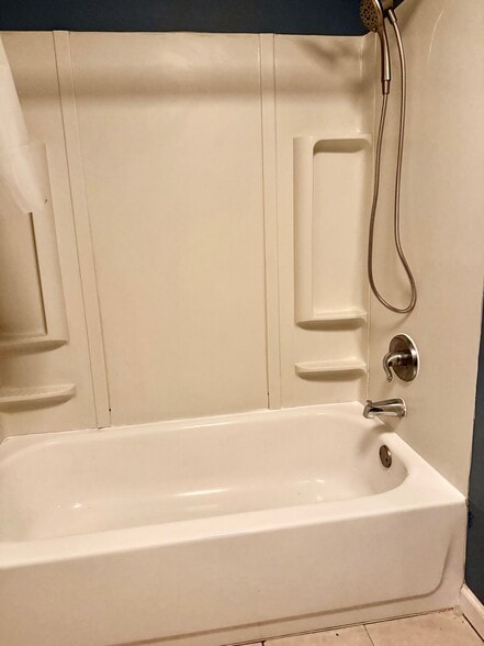 Bath tub - 1115 W Main St